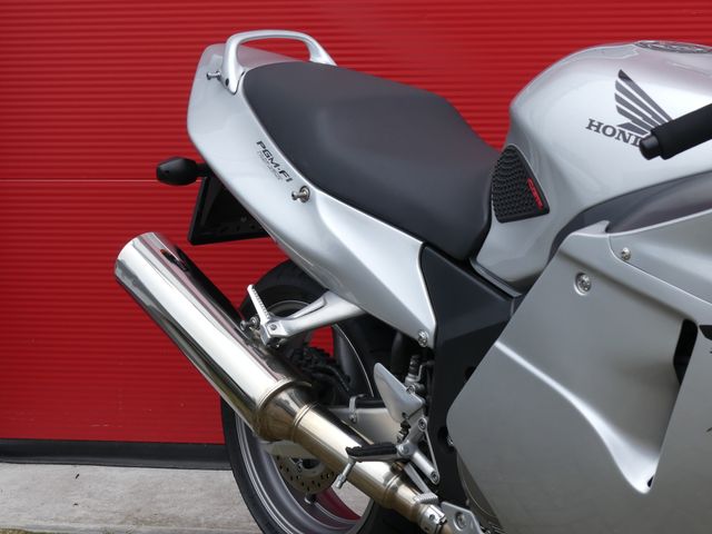 honda - cbr-1100--xx-super-blackbird