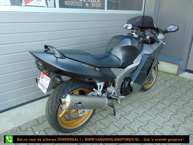 honda - cbr-1100--xx-super-blackbird