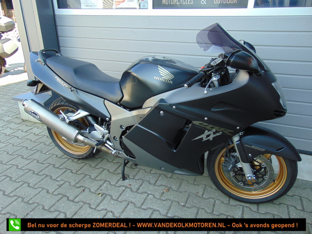 honda - cbr-1100--xx-super-blackbird