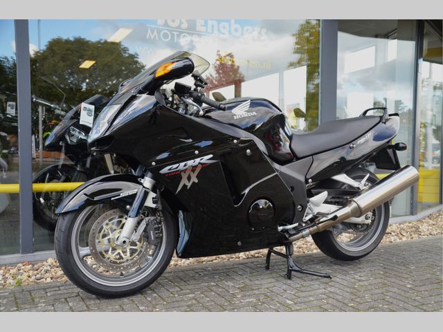 honda - cbr-1100--xx-super-blackbird