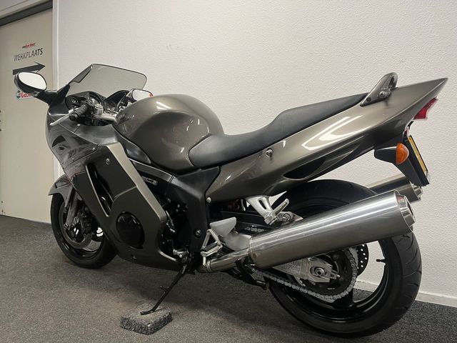 honda - cbr-1100--xx-super-blackbird