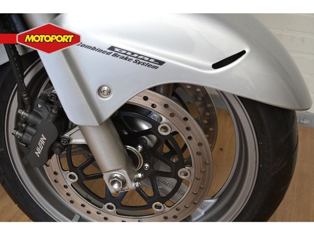 honda - cbr-1100--xx-super-blackbird