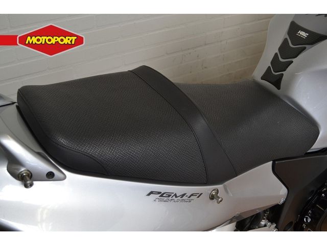 honda - cbr-1100--xx-super-blackbird