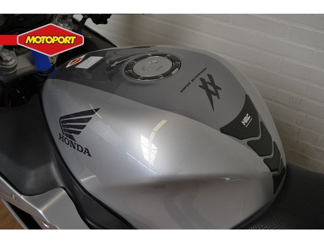 honda - cbr-1100--xx-super-blackbird