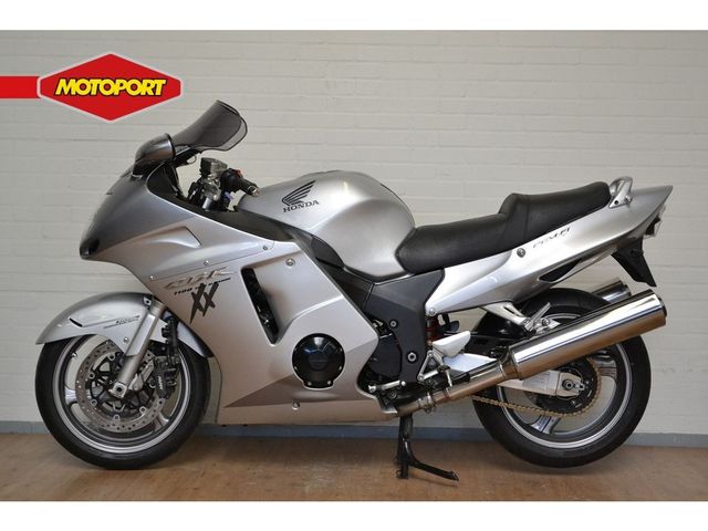 honda - cbr-1100--xx-super-blackbird