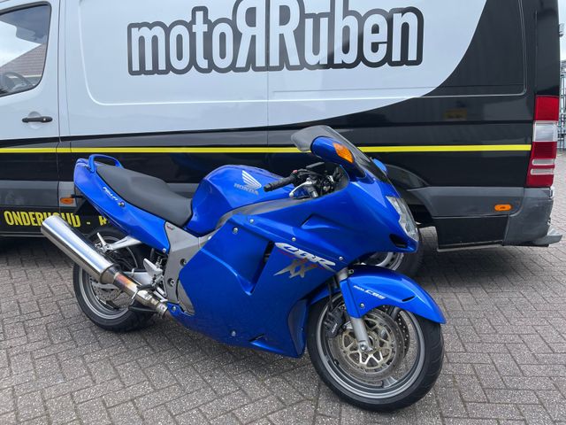 honda - cbr-1100--xx-super-blackbird