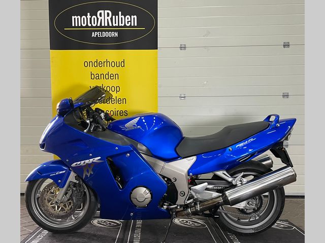 honda - cbr-1100--xx-super-blackbird