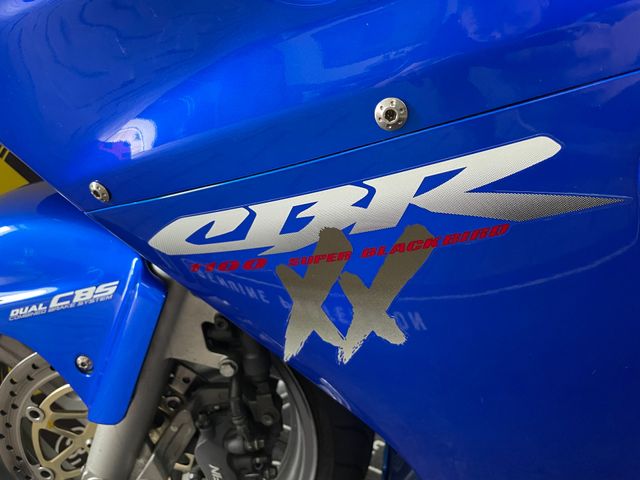 honda - cbr-1100--xx-super-blackbird