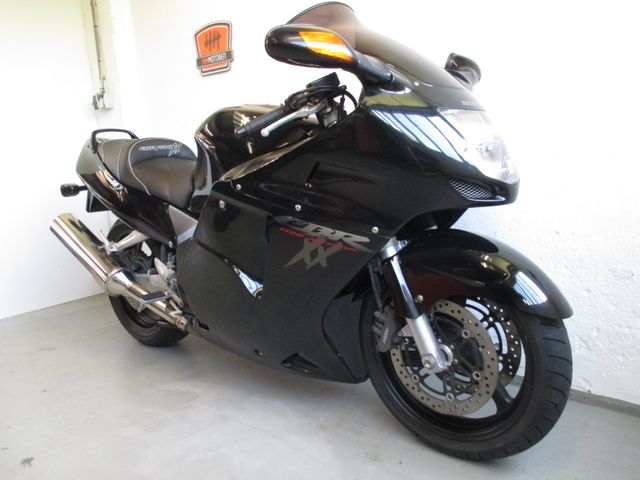 honda - cbr-1100--xx-super-blackbird