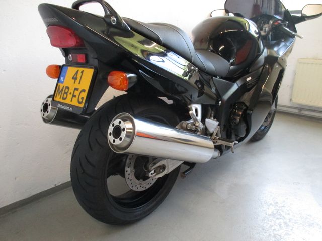 honda - cbr-1100--xx-super-blackbird