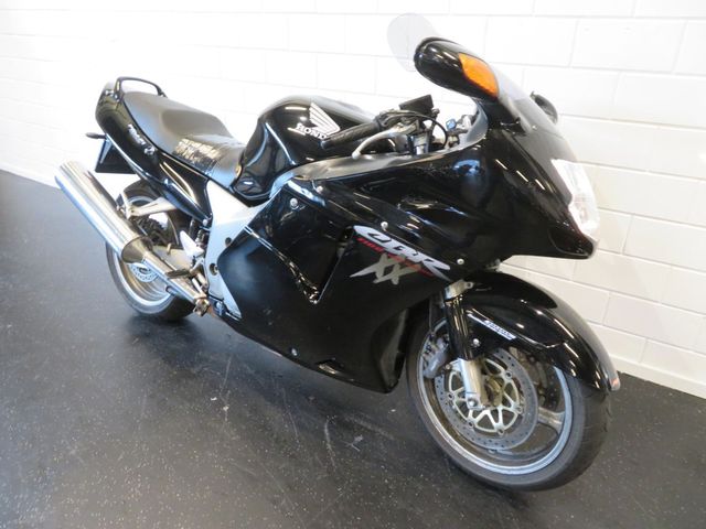 honda - cbr-1100--xx-super-blackbird