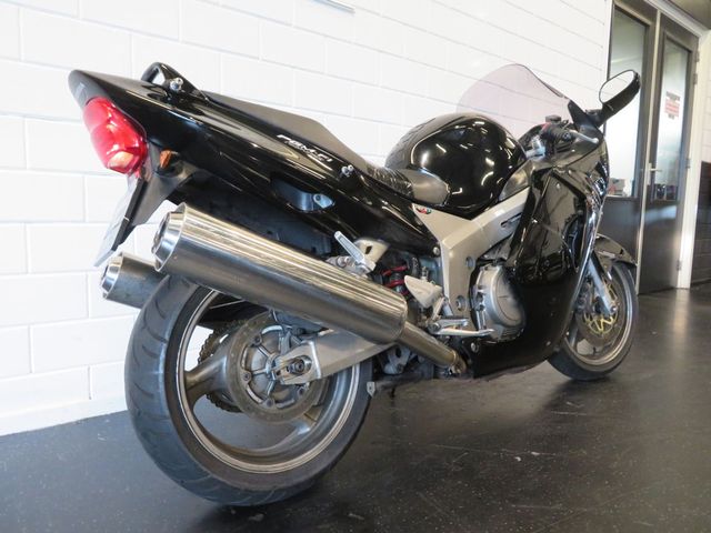 honda - cbr-1100--xx-super-blackbird