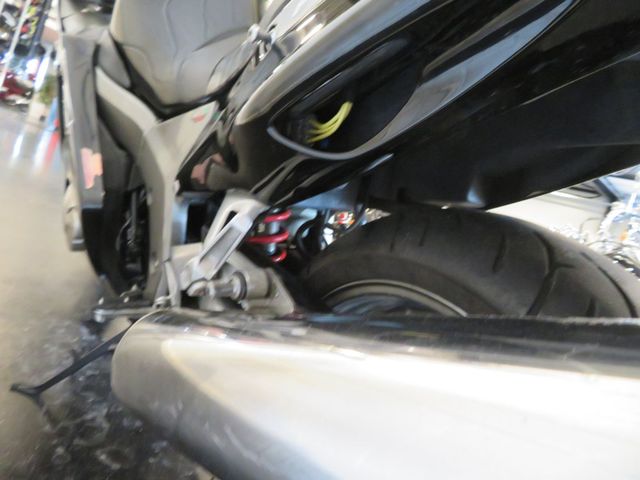 honda - cbr-1100--xx-super-blackbird