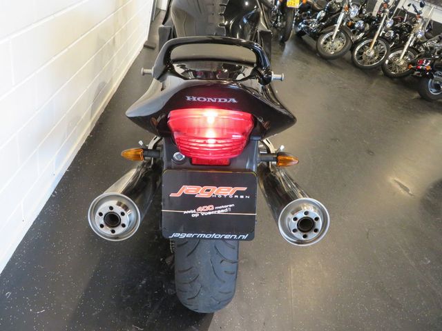 honda - cbr-1100--xx-super-blackbird