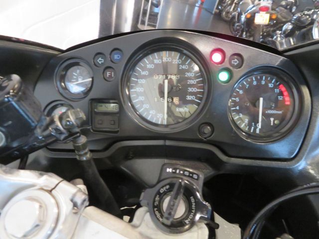 honda - cbr-1100--xx-super-blackbird