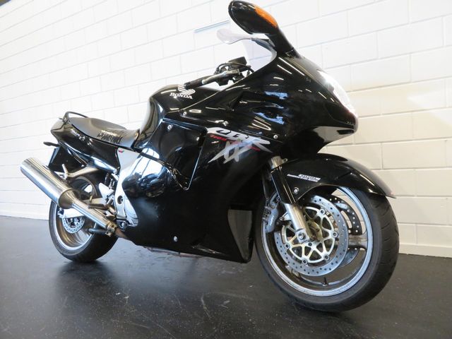 honda - cbr-1100--xx-super-blackbird