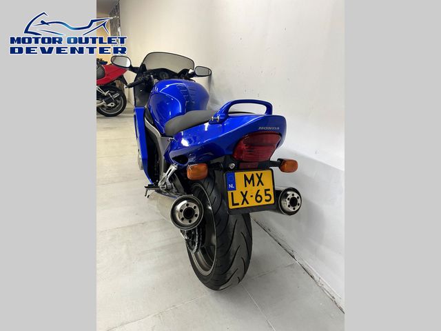 honda - cbr-1100--xx-super-blackbird