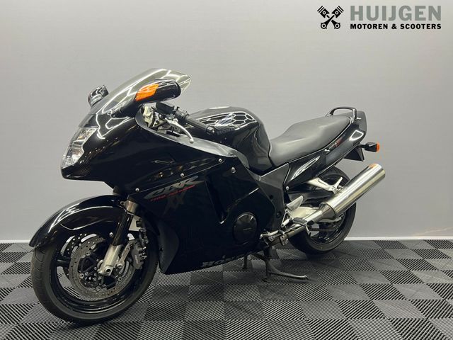 honda - cbr-1100--xx-super-blackbird
