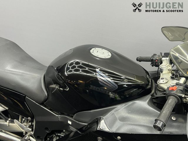 honda - cbr-1100--xx-super-blackbird