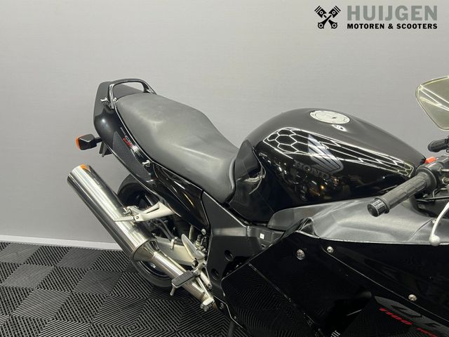 honda - cbr-1100--xx-super-blackbird