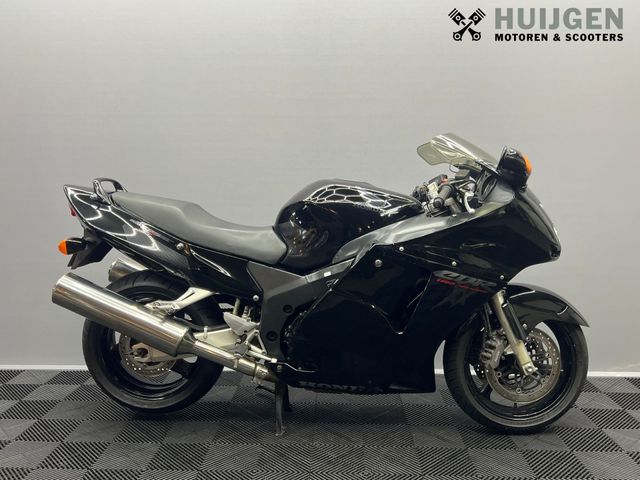 honda - cbr-1100--xx-super-blackbird