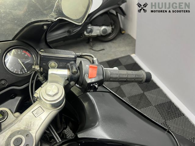 honda - cbr-1100--xx-super-blackbird