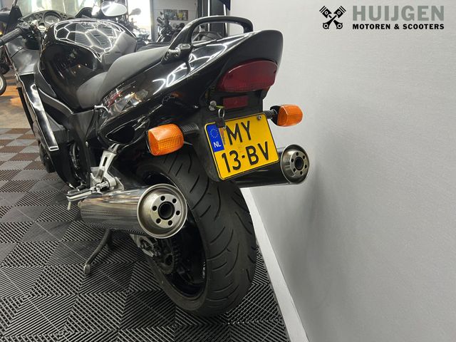 honda - cbr-1100--xx-super-blackbird