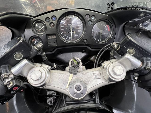 honda - cbr-1100--xx-super-blackbird