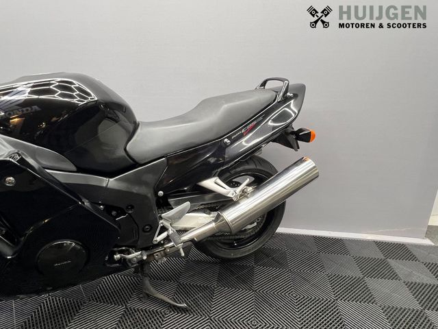 honda - cbr-1100--xx-super-blackbird