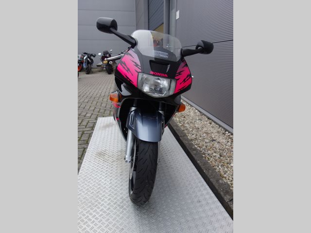 honda - cbr-600-f