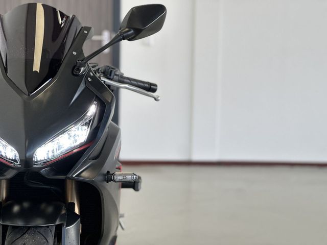 honda - cbr-650-r