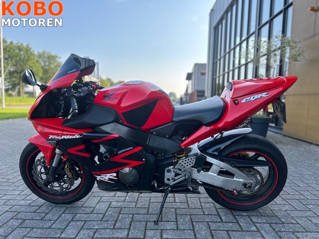 honda - cbr-900-rr-fireblade