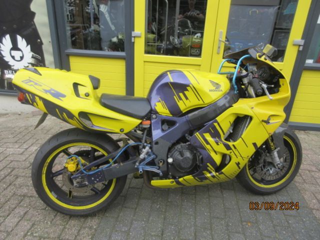 honda - cbr-900-rr-fireblade