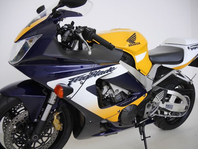 honda - cbr-900-rr-fireblade