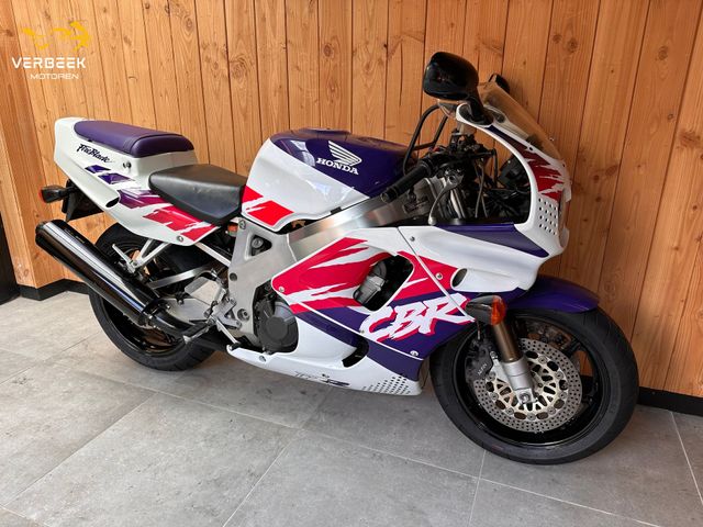 honda - cbr-900-rr-fireblade