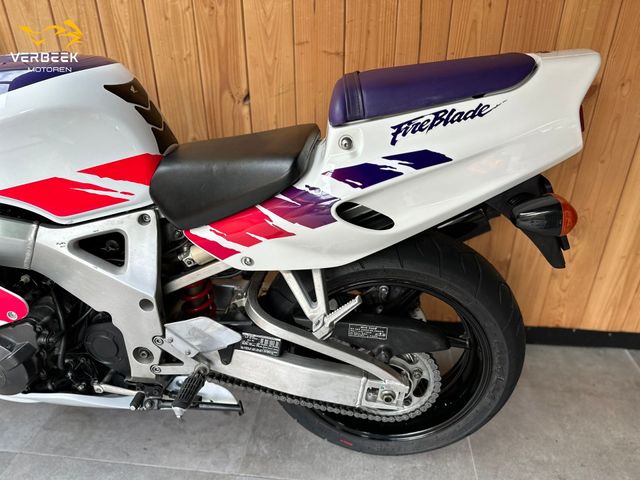 honda - cbr-900-rr-fireblade