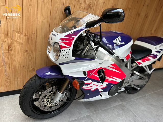 honda - cbr-900-rr-fireblade