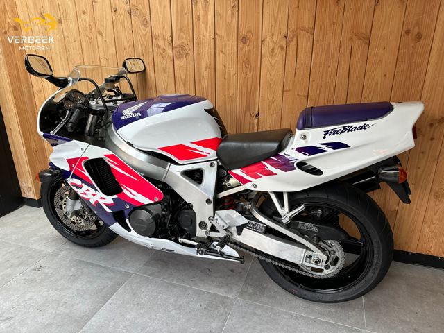 honda - cbr-900-rr-fireblade