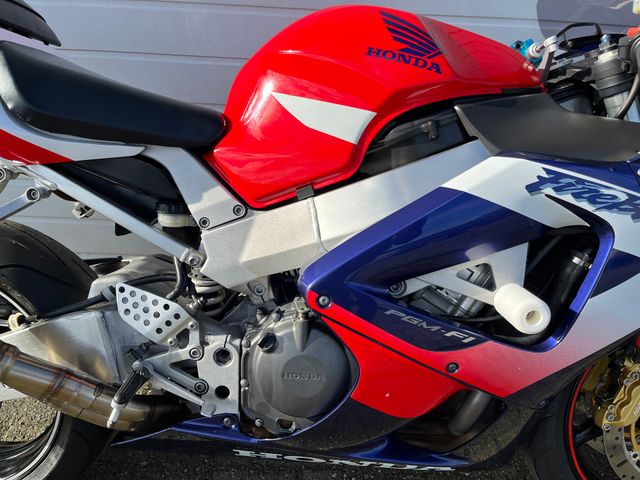 honda - cbr-900-rr-fireblade