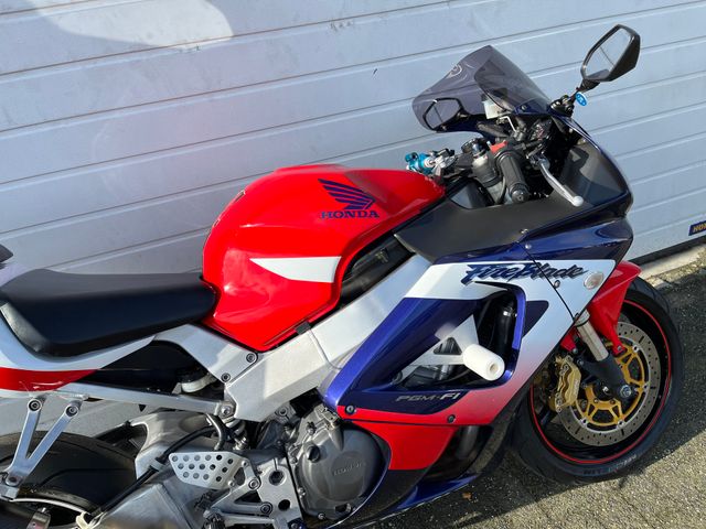 honda - cbr-900-rr-fireblade