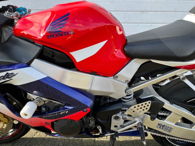 honda - cbr-900-rr-fireblade