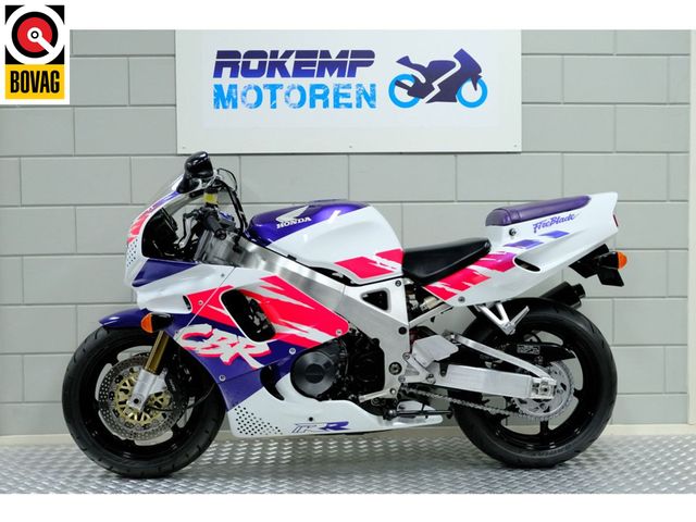 honda - cbr-900-rr-fireblade