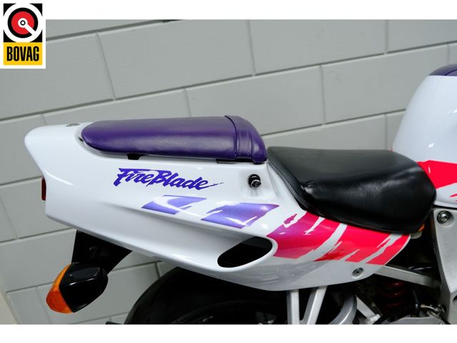 honda - cbr-900-rr-fireblade