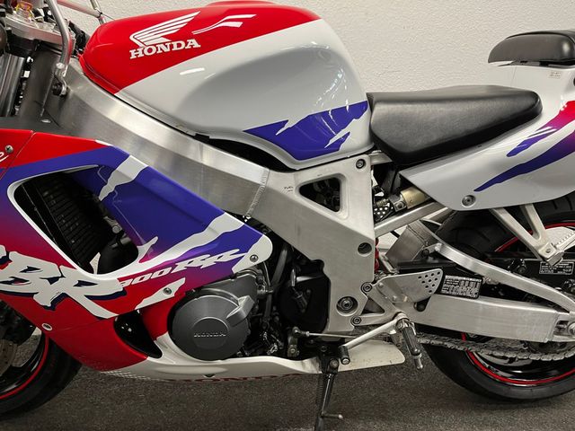 honda - cbr-900-rr-fireblade