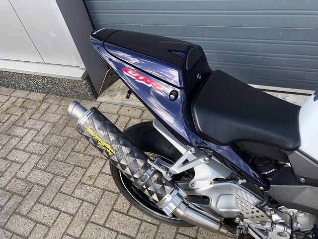 honda - cbr-900-rr-fireblade
