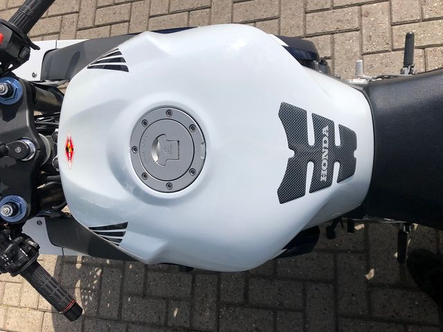 honda - cbr-900-rr-fireblade