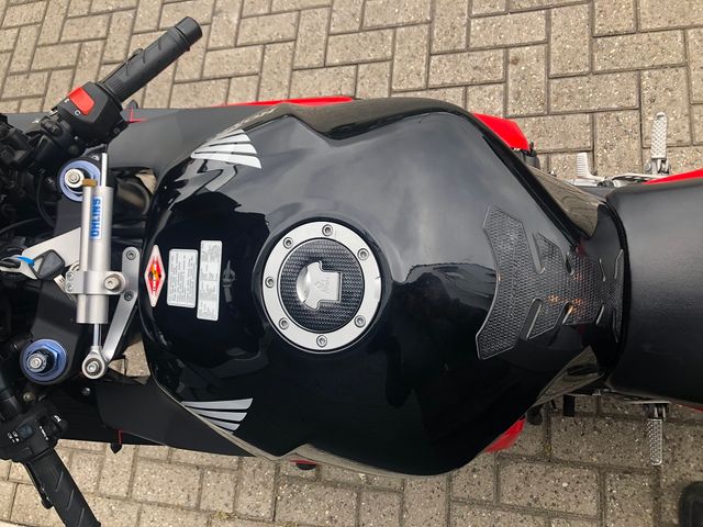 honda - cbr-900-rr-fireblade