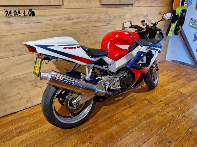 honda - cbr-900-rr-fireblade