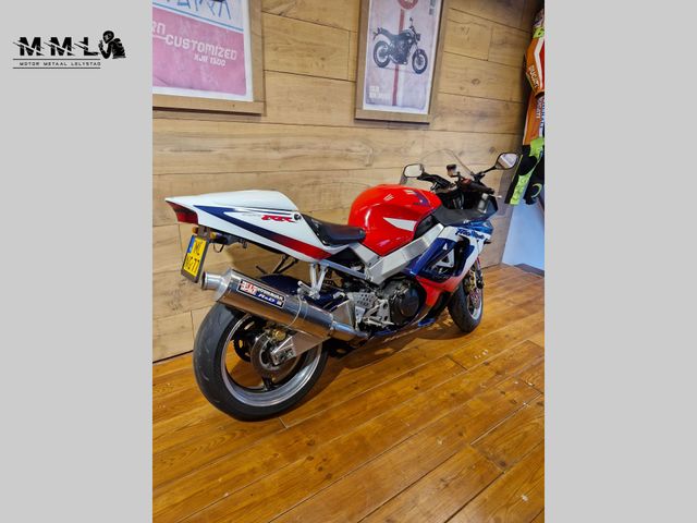 honda - cbr-900-rr-fireblade