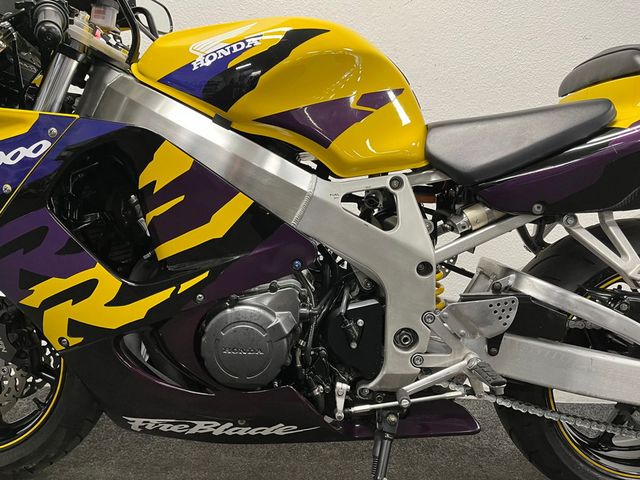 honda - cbr-900-rr-fireblade